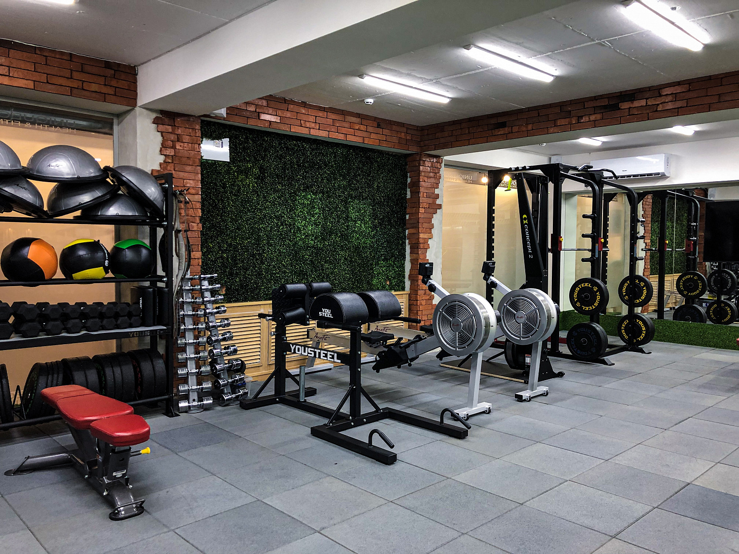 Фитнес-клуб "Unique one Health & Fitness"